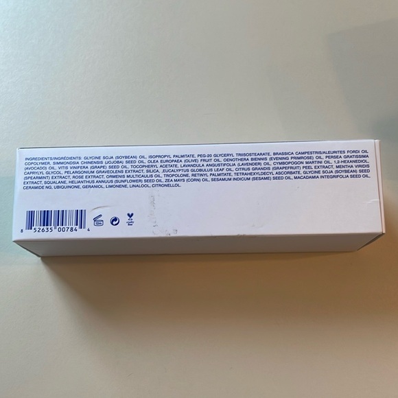 Malin + Goetz Facial Cleansing Oil - Picture 3 of 9